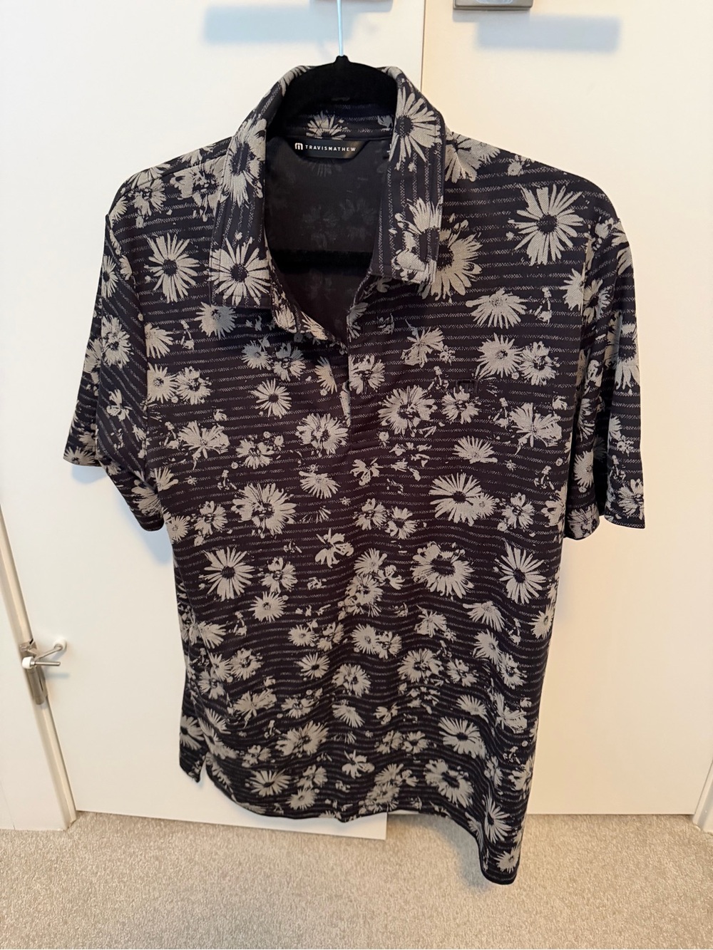 Travis Mathew Men's Black Floral Golf ⛳️ Polo